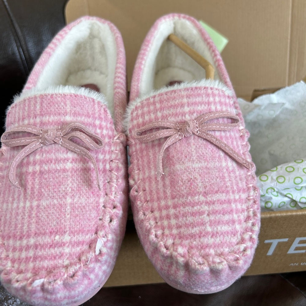 Cozy Pink Plaid womens  Moccasins/ slippers ADORABLE